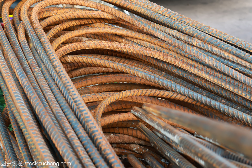 鋼筋與金屬材料 現代建筑的堅實骨架